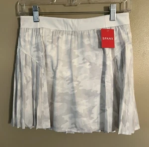 NWT Spanx Get Moving White Camo Skirt Skort Pleated Tennis Pickleball Golf Sz M - Picture 1 of 7