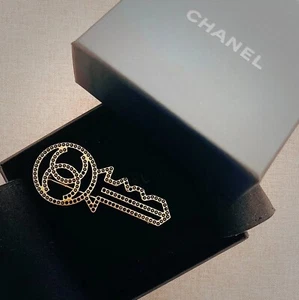 RARE Chanel Gold Key Black Diamante Crystal BIG CC LOGO Metal Brooch Pin Corsage - Picture 1 of 6