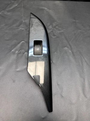 TOYOTA HILUX VIII Pick-up N1 Rear Left Door Window Switch Button 2019 - Image 1 of 4