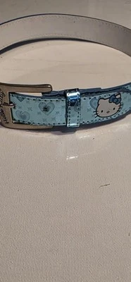 Cinturón de 25" para niñas Hello Kitty con mini-neón arco iris corazones brillantes en lámina azul brillante Foto 1 de 4