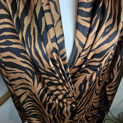 Blusa Blazer Impressions Tigre Rayas Sexy Sedosa Profunda V Ligera Talla 14 Foto 1 de 4