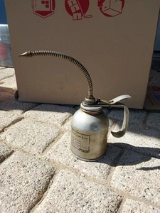 Vintage Eagle No. 28 series 1 Pint Flex Spout Thumb Pump Hydraulic Oiler USA - Picture 1 of 7