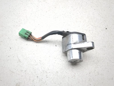 98-04 Suzuki VZ800 Marauder bloqueo de encendido sin llave Foto 1 de 4