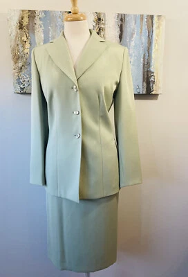 TRAVIS AYERS Women 2PC Exquisite Green Polyester Skirt Suit Size 10 - Image 1 of 4
