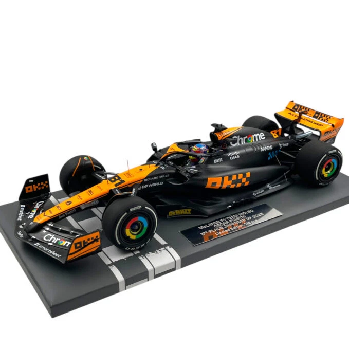 Modellino F1 Minichamps 1/18 McLaren MCL60 Oscar Piastri #81 3rd Place Japane... - Immagine 1 di 4