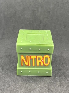 Crash Bandicoot Green Nitro Crate Accessory Neo Cortex Vintage Resaurus 1998 - Picture 1 of 8