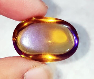 Gema certificada de ópalo sintético negro y dorado australiano de 28,55 quilates de piedra preciosa suelta Foto 1 de 4