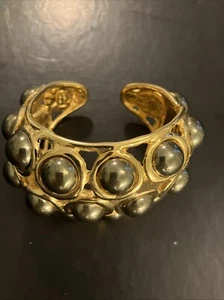 BOLD Kenneth Lane Large Runway Gold Tone Faux Gray Pearl Hinged Cuff Bracelet - Picture 1 of 4