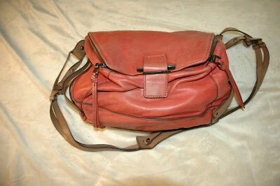 Bandolera roja Kooba Leroy con ribete en contraste Foto 1 de 4