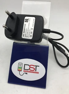 Caricabatteria UNIVERSALE Modello YH-2015, 5V - 2A - Foto 1 di 2