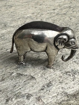 Antiguo cojín de elefante plateado Chester 1906 Foto 1 de 4