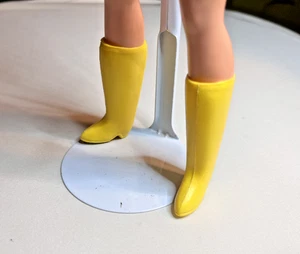 Vintage 1970 Sindy Pedigree rare yellow boots fits Tammy Ideal and Susi Estrela - Picture 1 of 6