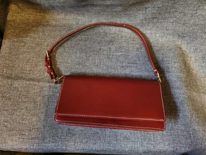 Mujer Liz Claiborne Accesorios Rojo Oscuro Pequeño Bolso sin asas Cartera con correa - Imagen 1 de 10