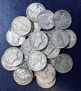 1943 P Jefferson Kriegszeit Nickel 35 % Silber durchschnittlich zirkuliert - Preis pro Münze - Bild 1 von 1