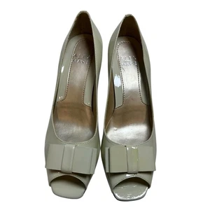Zapatos de salón Alex Marie Peep Toe con moño charol crema tacones talla 7,5 M - Imagen 1 de 5