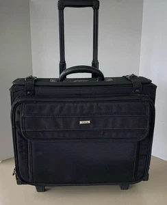 Solo Tragbare Nähmaschine Rollkoffer Universal 16” X 6,75”x 13” Abschließbar - Bild 1 von 5