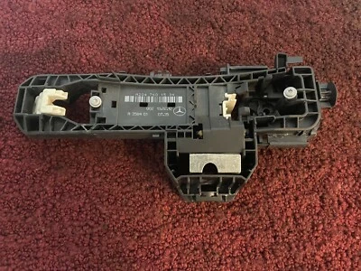 MERCEDES BENZ C250 C300 C350 W204 08-14 ПЕРЕДНИЙ ЛЕВЫЙ ВОДИТЕЛЬ КРОНШТЕЙН ДЕРЖАТЕЛЬ РУЧКИ  - Изображение 1 из 4