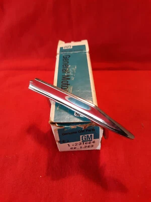 Oldsmobile 98 1974 + C nos GM PUNTA DE MOLDURA DE CAPÓ 231664 Foto 1 de 4