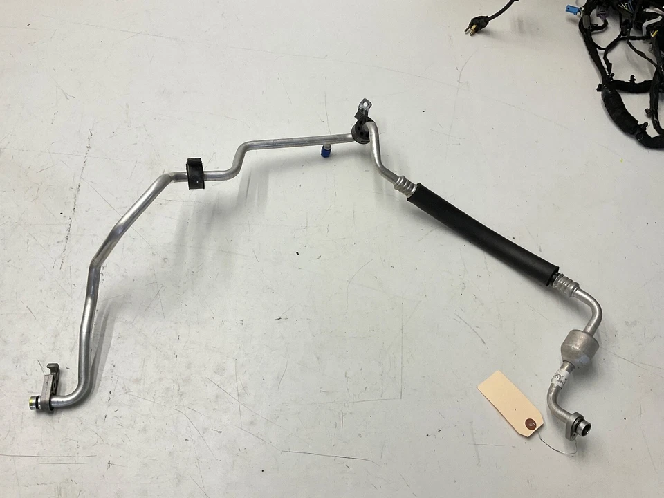 Manguera de aire acondicionado 14-22 Ford Transit Connect 2,0 L aire acondicionado Foto 1 de 4