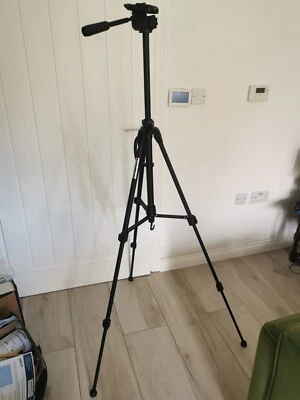 Untra-light Aluminium Weifeng WT-3730 Professional Photography Tripot - Image 1 of 4