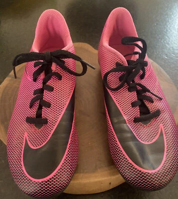 Nike Bravata II Pink Black Youth Girls Soccer Cleats Shoes Girls Size 5 Youth - Image 1 of 4