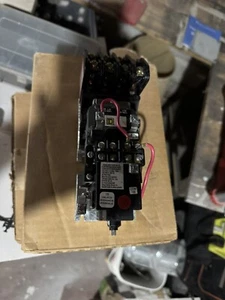 New Open Box! Square D 8903LXO40V02 4 Pole Lighting Contactor - Picture 1 of 3