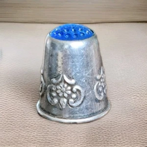 Vintage Silver with Blue Glass Top Thimble Repousse Flowers ~ Marked Y830S - Picture 1 of 5