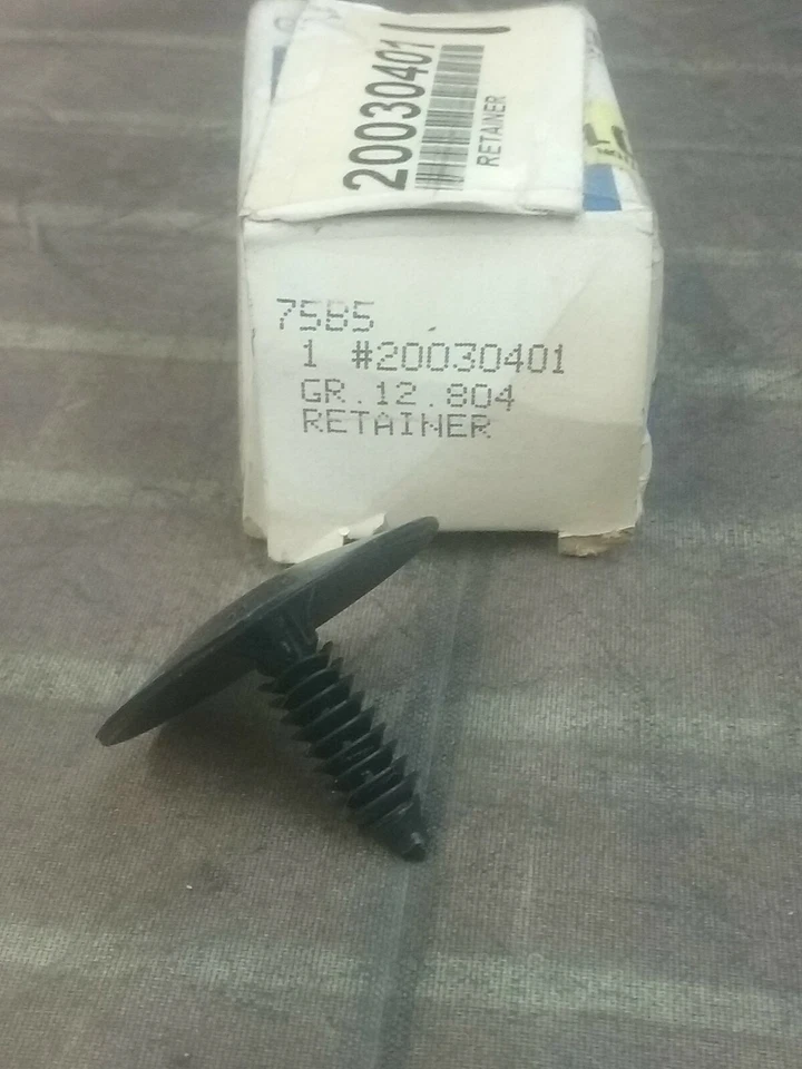 Retenedor de llenado de guardabarros GM 20030401 Foto 1 de 2