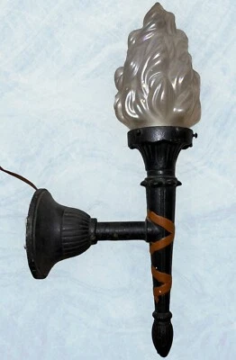 古董大号铸铁壁灯火焰球电气化气体 19 英寸 — 第 1/4 张图片