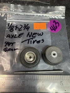 Vintage 1/32 - 1/24 Slotcar Teile: 1/8" Achse / Reifen mit Stirnradgetriebe - Bild 1 von 6