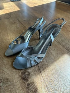 Bandolino Women Heels Size 8.5 BORENDER SILVER  - Picture 1 of 2