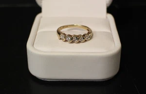 (RI1) Anello da donna in oro giallo 10 carati con diamanti - misura 6,25 - 2,3 grammi - 0,05 TCW - Foto 1 di 4