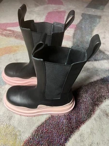 BOTTEGA VENETA Calfskin The Tire Chelsea Boots Black Peachy - Bild 1 von 4
