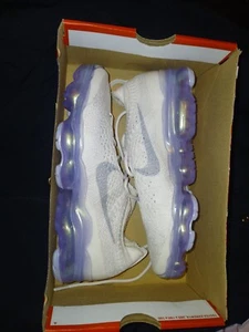 Womans Nike Flyknit Tennis Shoe - Picture 1 of 5