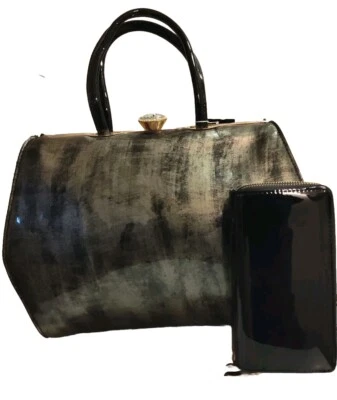 BOLSO DE MANO CHAROL PLATA Y NEGRO PRECIOSO VIENE CON CARTERA  Foto 1 de 4