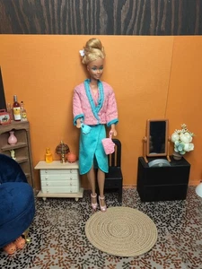 Conjunto Barbie Vintage - Vestido Etiqueta Negra + Chaqueta, Cartera, Zapatos y Taza - Imagen 1 de 24