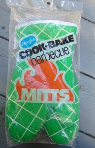 Magla Vintage Cook Bake Barbecue Oven Mitts Potholders Extra Long Set of 2 NEW - Picture 1 of 3