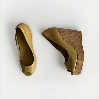 JIMMY CHOO DÉCOLLETÉ SPUNTATE IN PELLE VERNICE OCRA - Imagen 1 de 4