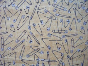 SAFETY PINS SEWING PIN BEIGE COTTON FABRIC FQ OOP - Picture 1 of 5