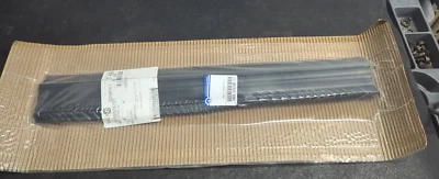 Cargador Chrysler 300 2009-2023 radiador delantero sello superior nuevo OEM 68050130AB Foto 1 de 4