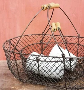 1 Rust Wire Metal Basket French Potager Wooden Handle Kitchen Garden Storage - Picture 1 of 1