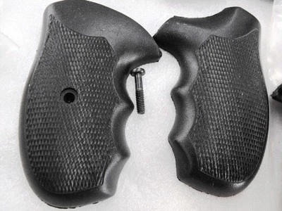Sile Combat Finger Groove Grips fit Smith & Wesson J Round 36 60 SWJRD S&W 4@20% - Image 1 of 4
