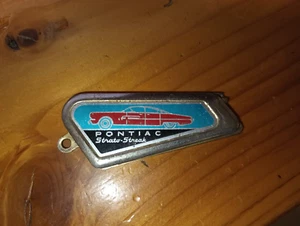 CUT VTG PONTIAC STRATO STREAK FOLDING CAR AUTO KEY 1935 1966 GM CHAIN BAIL RING - Bild 1 von 8