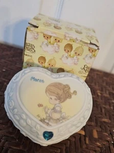 NUOVO Vintage Preziosi Momenets SCATOLA CUORE AVON March Aquamarine Heart ๐ - Foto 1 di 11