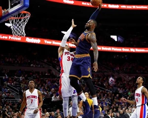8x10 Photo LEBRON JAMES Cleveland Cavaliers MVP NBA Dunk - Picture 1 of 1