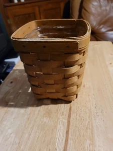 Longaburger Small Woven Basket With Plastic Line. Made In Dresden Ohio 2000. - Picture 1 of 5