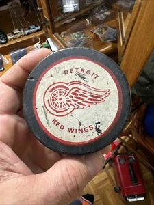 1987-88 Detroit Red Wings (National Hockey League) screen logo Viceroy game puck - Bild 1 von 6