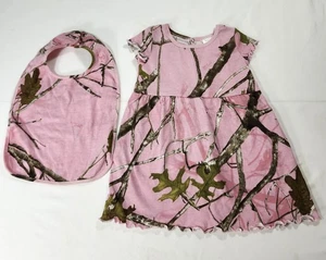 Vestido y babero Bass Pro Shop rosa niña talla 6 meses excelente estado  - Imagen 1 de 11