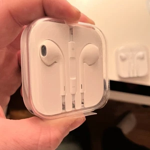 Genuine Apple Earbuds 3.5mm Plug Earphones iPhone Headphone Jack - Photo 1 sur 2