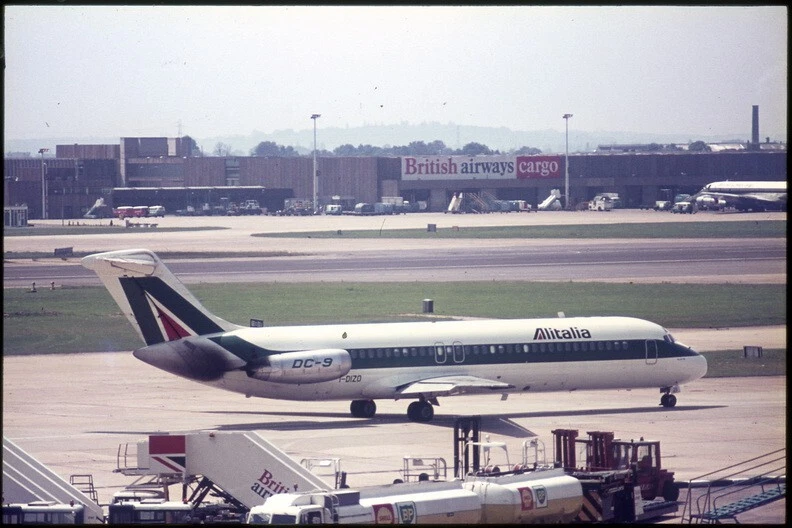 original 35 mm Slide aircraf Italian DC9-32 Alitalia I-DIZO 1971 - Изображение 1 из 1